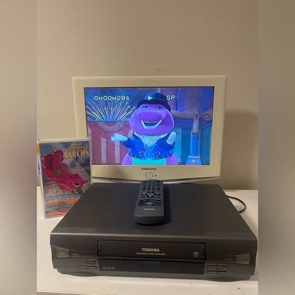 Toshiba M-624 VCR Video Cassette Recorder VHS Player w/ Remote And Cable TESTED - Picture 3 of 10